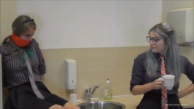 Umlutha / uboshwe futhi uboshwe / intokazi ecindezelekile