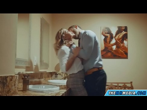 ❤️ Uma blonde obugaxayo ekuyenga endlini yangasese yomphakathi Ividiyo yokubhebhana ku-zu.xxxshake.ru ❌️❤